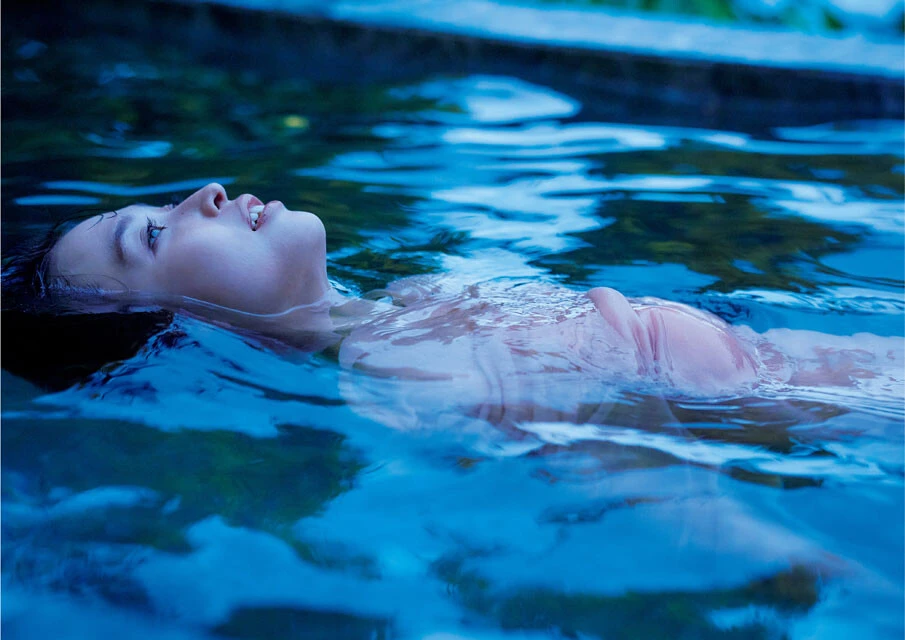 渡邊渚ファースト写真集『水平線』より