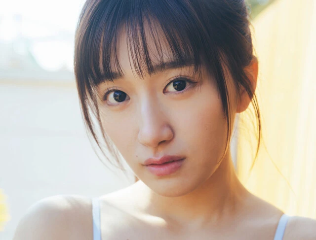 アイドル歴8年、小見山沙空（こみやま・さら）が水着グラビアに初挑戦！「ポーズが難しくて軟体動物になった気分でした」