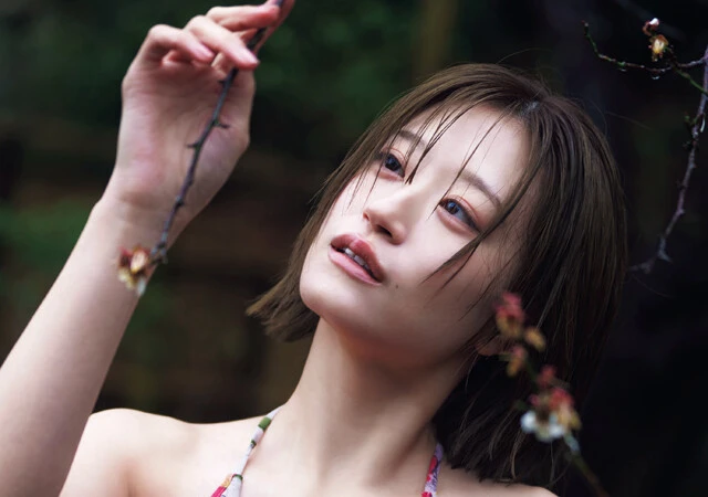 元NMB48のグラビア女王・上西 怜(じょうにし・れい)がコスプレ写真集を発売!「合宿免許で近くのお店に私が表紙の雑誌が......。でもバレなかったです」