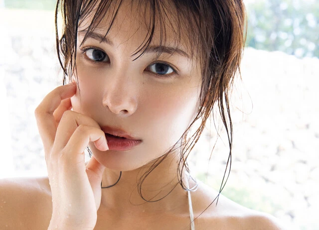 スーパー戦隊で注目を浴びた新進女優・宮崎あみさが2年ぶりに週プレのグラビアに！「鈴木彩艶選手の大ファンで、日本代表ユニフォームをカスタマイズして作りました」