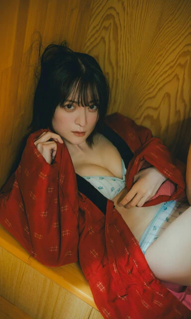 デジタル写真集『初雪の降る日に day1』（撮影：東京祐）より