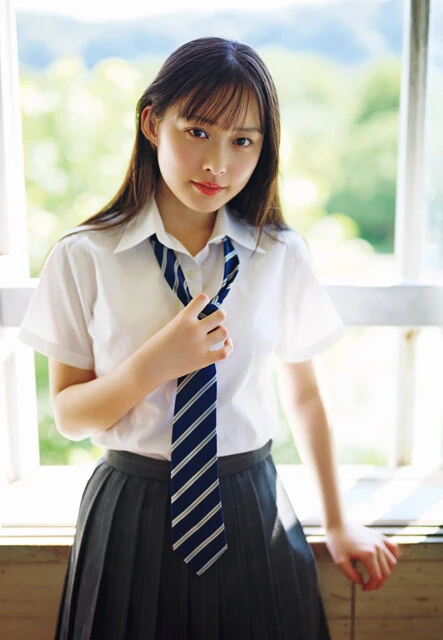 『週刊プレイボーイ』のグラビアに登場した榎本彩乃