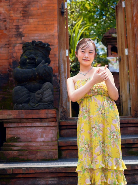 ファースト写真集『なぎさの初めて』（KADOKAWA・撮影／田川雄一）より