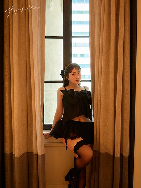 写真集『アヤサージュ』より（©KADOKAWA / 中村和孝）