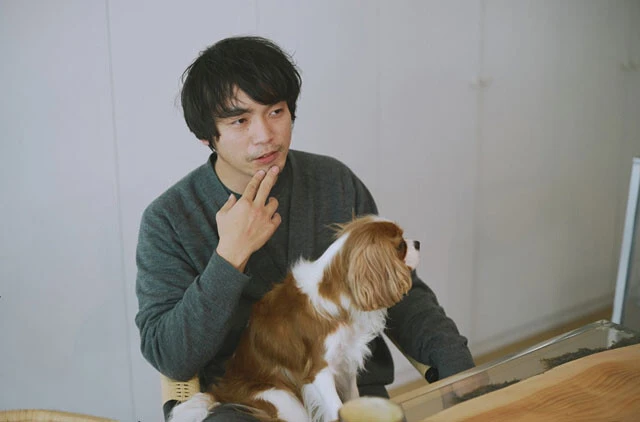 『グラビアの読みかたーWPBカメラマンインタビューズー』東京祐 編　第一話「ルーツを知る」　北海道の"日本一人口の少ない市"で過ごした学生時代「バンドを組んで、写真を撮って。いつも"何がカッコいいか"を考えていました」