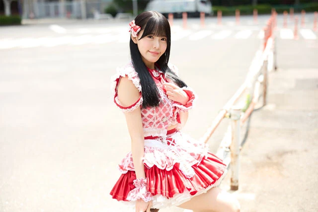黒髪ロングの王道アイドル・こっちゃん（立花）「バラエティやグラビアとか面白そうなことは片っ端から全部やってみたい！ 欲張りですね（笑）」