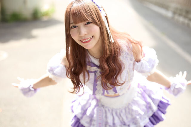 SNSの映え写真担当・あやか（神木）「小さい頃は日本舞踊、学生時代は軽音部だったのでステージに立つのが好き。モデルのお仕事にも挑戦してみたいです」