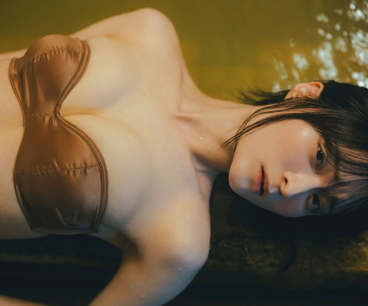 デジタル写真集『初雪の降る日に day1』（撮影：東京祐）より