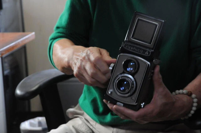 中村氏が最初に手にしたカメラは二眼レフ「Yashica-A」