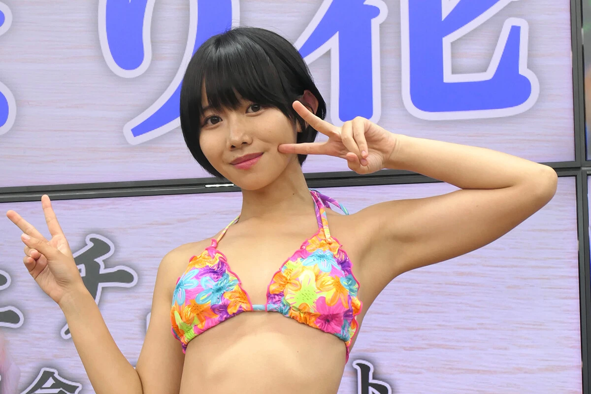 桃尻＆美しい足裏でバズった元バスガイドの短髪スレンダーグラドル・水湊（みなと）まり花「さらにお尻を攻めました」