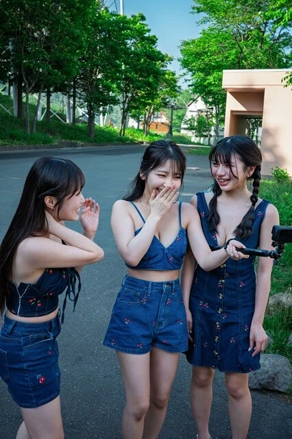十味＆岸みゆ＆姫野ひなの（#Mooove!）デジタル写真集『みんなで撮り合ったよ！』（撮影／十味＆岸みゆ＆姫野ひなの）