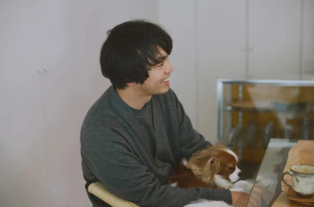 『グラビアの読みかたーWPBカメラマンインタビューズー』東京祐 編 第二話「思い出を知る」 写真が楽しくて仕方がなかったスタジオマン時代「人の撮影を見ていると、自分が撮りたくてイライラしていたほどです(笑)」