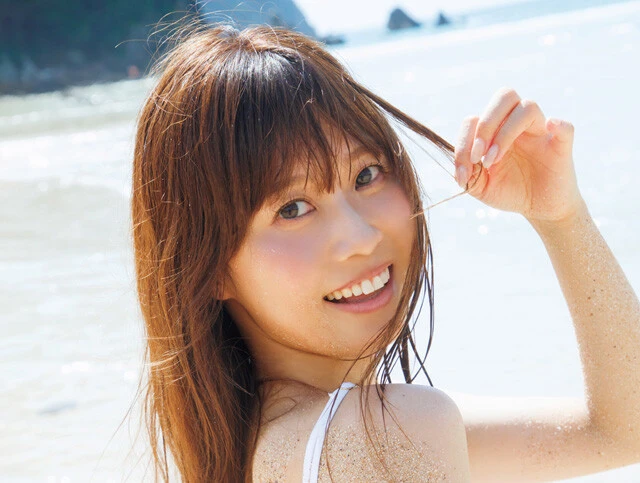 ABEMA専属アナウンサー・西澤由夏が満を持して初水着に挑戦した待望のファースト写真集！「自分の中で何か新しいことにチャレンジしたいと思っていたタイミングでした」