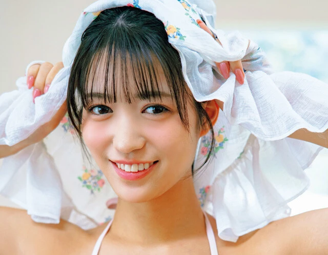 アイドルグループ「＃Mooove！」赤色担当の赤間四季（あかま・しき）「以前は水着の撮影が恥ずかしかったんですが、今回は堂々とできました」