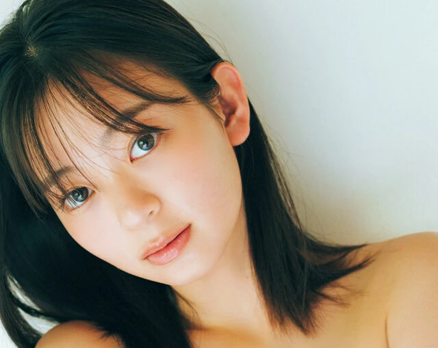希代の超原石にしてニューヒロイン、透明感抜群の若手俳優・涼井菜生(すずい・なお)が週プレ初登場!「自分がやりたいと思ったことに対しては、とことん真っすぐ一直線なんです」