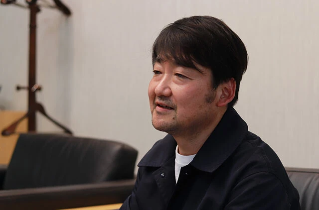 『グラビアの読みかたーWPBカメラマンインタビューズー』小塚毅之編　第三話「こだわりを知る」　衝動性に躊躇しない。「最近の個人的な流行りは制服です（笑）」
