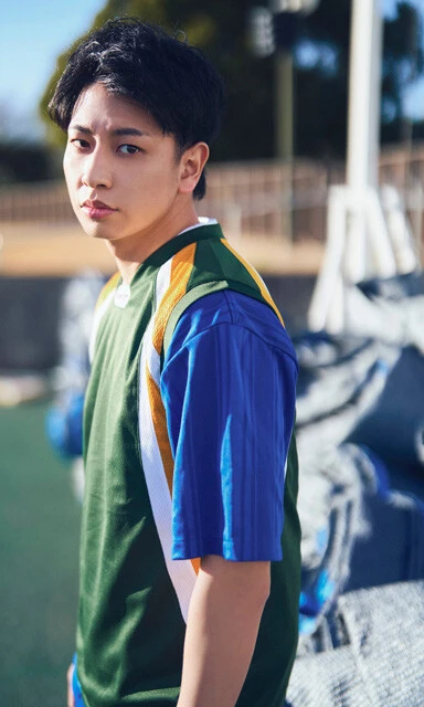 RAB兼任のVtuberオタク、ネス。好きなタイプは、銀髪丸顔ショートの人。「キャラでいうなら、『ニーア オートマタ』（ゲーム）の主人公・2B(トゥービー)みたいな感じがいいです」撮影中はポージングを取るたびに「セクシーすぎる」とスタッフ間で話題になっていた