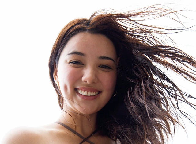 SNS総フォロワー100万人超の日×豪ミックスインフルエンサー・ティナ キツネが初登場!「やりたいことは全部やらないと人生が逃げちゃうからね」