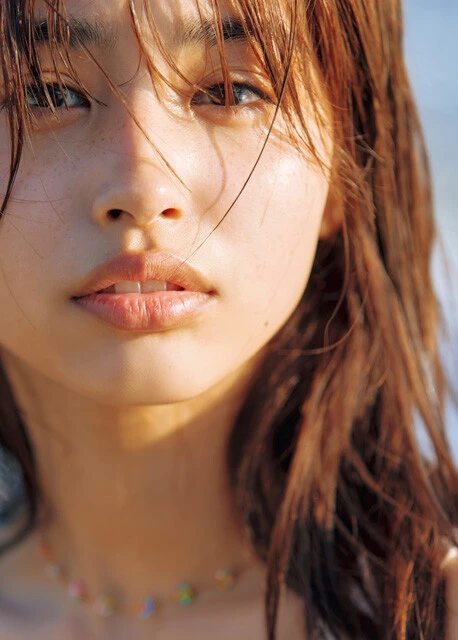 『週刊プレイボーイ』のグラビアに登場した谷田ラナ
