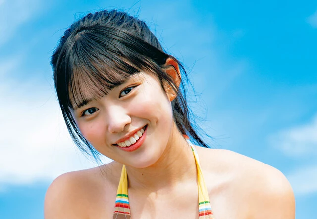 アイドルグループ「シャルロット」リーダーの日比谷萌甘（もか）「初めて着る水着のとき、実は不安で緊張していました（笑）」