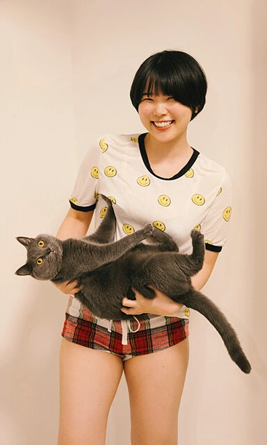 すみれchの愛猫も登場【デジタル限定】すみれch写真集「すみれおふらいん」（R18版）より