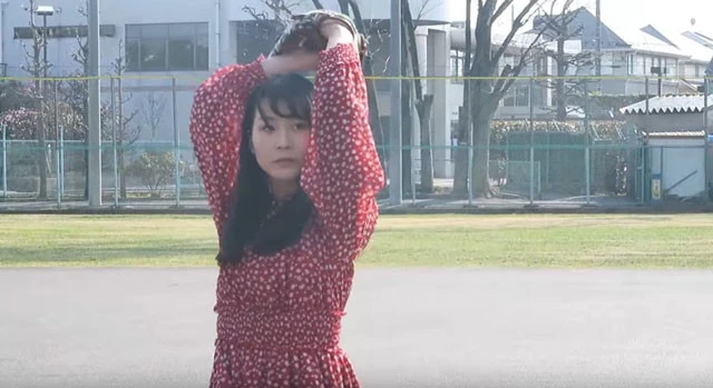 【動画】"野球女子"小玉百夏が投げる、打つ、微笑む！