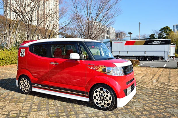 アメリカのマッスルカーをイメージした無限のチューンアップモデル。スラッシュがさらに個性的なクルマに