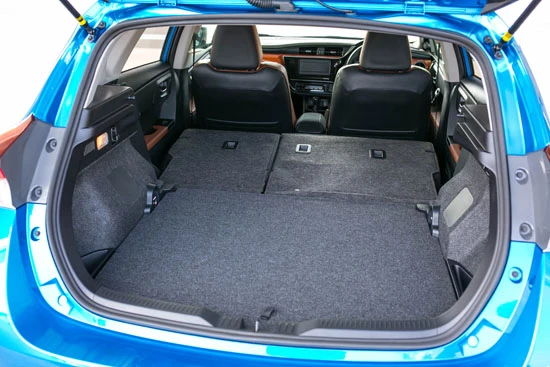 5人乗りの車体は広さも十分で使い勝手良し