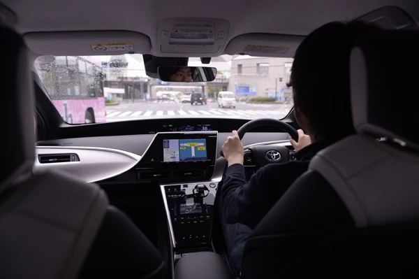 水素が燃料といっても、水素で電気を作り出して走行する燃料電池車「ミライ」の乗り心地は電気自動車となんら変わらない