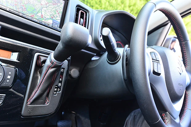 専用の変速チューニングをしたAGS(オートギアシフト)を採用。コツさえつかめば一体感のある走りを楽しめる