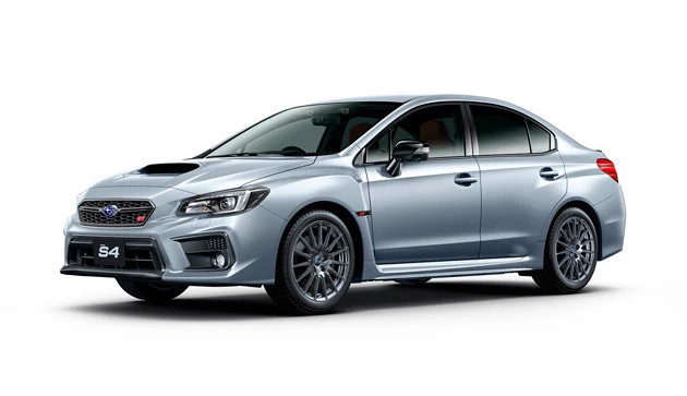 スバル WRX S4 STI Sport ダークグレーメタリック塗装の18インチアルミホイール、レカロ製フロントシート、本革巻きステアリングなどを採用。価格409万3200円