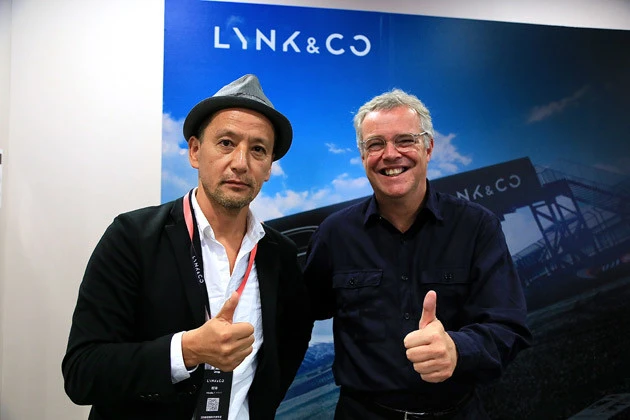 モータージャーナリストの小沢コージ氏(左)とエグゼクティブ・バイスプレジデントのアラン・フィッセル氏(右)