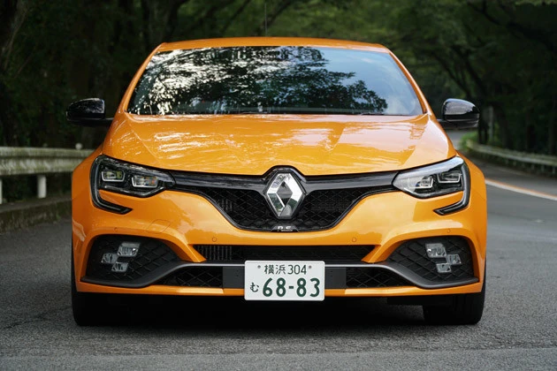 FF最速を争うライバル車よりマイルド？　ルノーのホットハッチ・メガーヌの高性能モデル、新型「Ｒ.Ｓ.」が日本上陸！