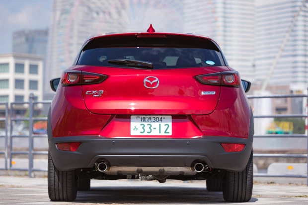 【SPEC】 ●6速AT●全長×全幅×全高:4275mm×1765mm×1550mm●車両重量:1370kg●エンジン:1.8リットル水冷直列4気筒DOHCディーゼルターボ●駆動方式:4WD●最高出力:116PS●最大トルク:27.5kgm●最小回転半径:5.3m●使用燃料:軽油●車両本体価格:306万2080円(税込)