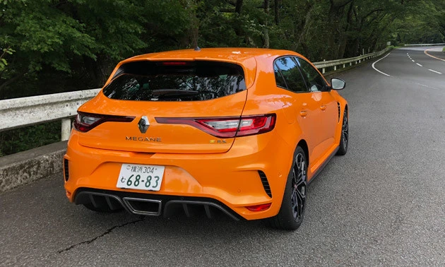 【SPEC】 ●6速AT●全長×全幅×全高:4410mm×1875mm×1435mm●車両重量:1480kg●エンジン:1.8リットル直列4気筒DOHC16バルブターボ●駆動方式:FF●最高出力:279PS●最大トルク:39.8kgm●最小回転半径:5.2m●使用燃料:無鉛プレミアム●車両本体価格:440万円(税込)