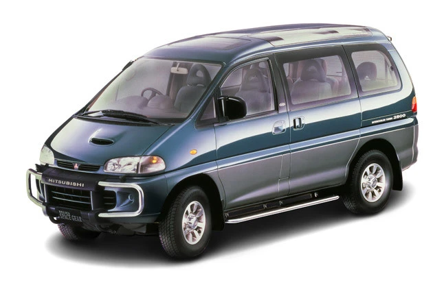 ４代目・デリカ　スペースギア（１９９４年）　安全性を向上させるべく、フロントエンジンレイアウトを採用した