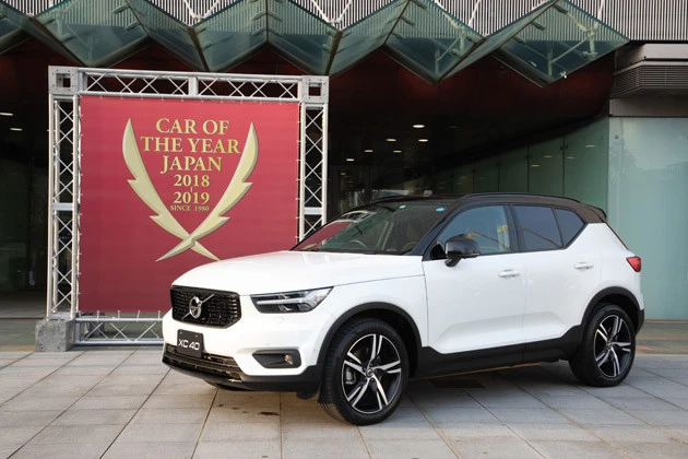 ボルボは昨年度の「ＸＣ６０」に続いて２年連続受賞。輸入車の受賞は「日本カー・オブ・ザ・イヤー２０１３－２０１４」のＶＷゴルフが最初で、通算３度目のこと