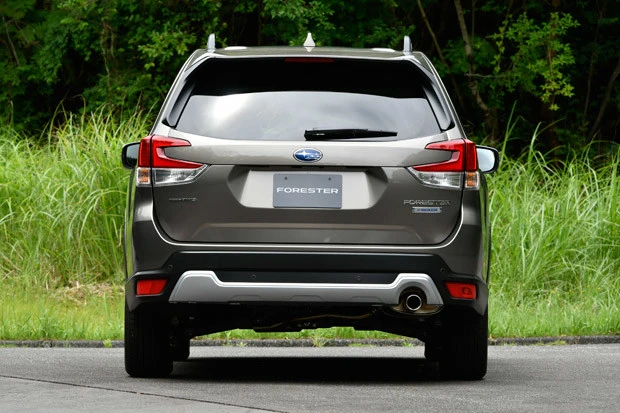 【SPEC】 ●9速AT●全長×全幅×全高:4625mm×1815mm×1730mm●車両重量:1660kg●エンジン:2リットル水平対向4 DOHC 16バルブ●駆動方式:4WD●最高出力:145PS●最大トルク:19.2kgm●モーター出力:13.6PS●モータートルク:6.6kgm●車両本体価格:309万9600円(税込)