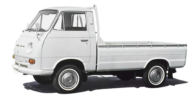 初代・デリカ　トラック（１９６８年）　同クラス初となる３人乗りが話題となったデリカの小型４輪トラック。エンジンは１.１リットルで５８馬力を発揮