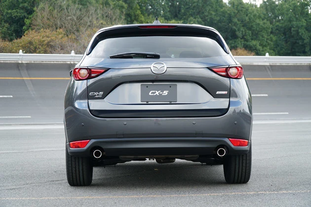 【ＳＰＥＣ】 ●６速ＭＴ●全長×全幅×全高：４５４５ｍｍ×１８４０ｍｍ×１６９０ｍｍ●車両重量：１６８０ｋｇ●エンジン：２．２リットル直列４気筒ＤＯＨＣディーゼルターボ●駆動方式：４ＷＤ●最高出力：１９０ＰＳ●最大トルク：４５．９ｋｇｍ●最小回転半径：５．５ｍ●使用燃料：軽油●車両本体価格：３８８万２６００円（税込）