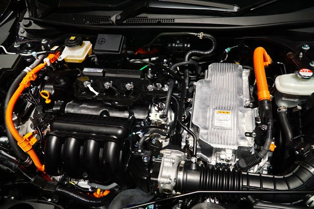 熱効率に優れた１．５Ｌ ＤＯＨＣ ｉ－ＶＴＥＣエンジン。ハイブリッドシステムｉ－ＭＭＤは、モーター、ハイブリッド、ガソリンをシーンによって使い分ける