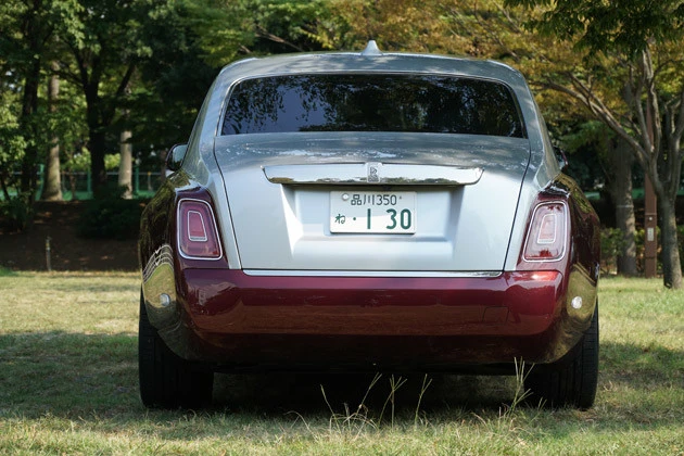 【SPEC】●8速AT●全長×全幅×全高:5990mm×2020mm×1645mm●車両重量:2750kg●エンジン:6.75リットル V12 DOHC 48バルブツインターボ●駆動方式:FR●最高出力:571PS●最大トルク:91.8kgm●使用燃料:無鉛プレミアム●車両本体価格:6540万円(税込)