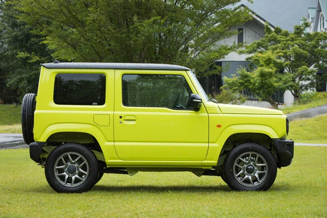 車両の姿勢や状況を把握しやすいスクエアボディに