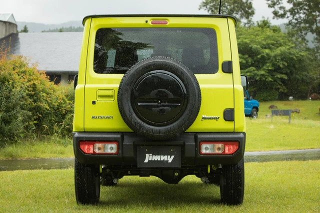 大きな開口部と大容量の荷室。荷室床面はフラットとなる