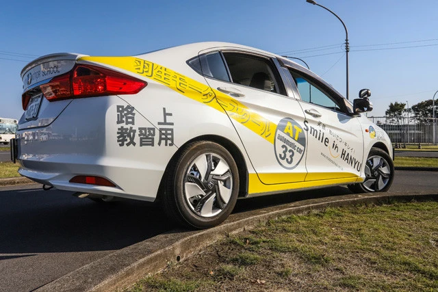 ペーパードライバーの鬼門となるS字カーブ。前輪と後輪の位置関係を学び直すいい機会に。大切なのはミスを繰り返さないことだ