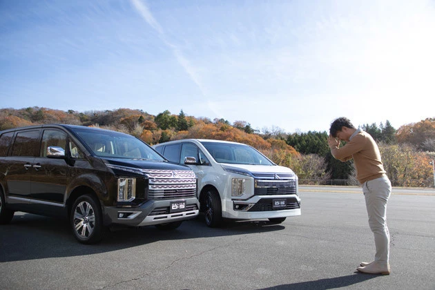 思わず拝んでしまうほど神々しいデリカＤ：５（手前）とデリカＤ：５ アーバンギア（奥）