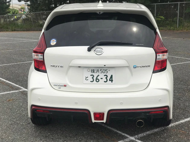 レーシーなリアディフューザーや、テールゲートスポイラーからは、やんちゃ感ぷんぷん