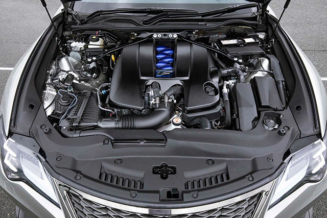 5LV型8気筒エンジンの最高出力は481PS、最大トルク535Nmを誇る