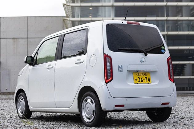 チェックポイント2 標準車は9種類とボディカラーは豊富。ルーフを別色で塗り分けたツートンも用意