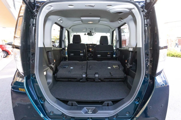 リアシートを倒すと、２６インチサイズの自転車を２台積める